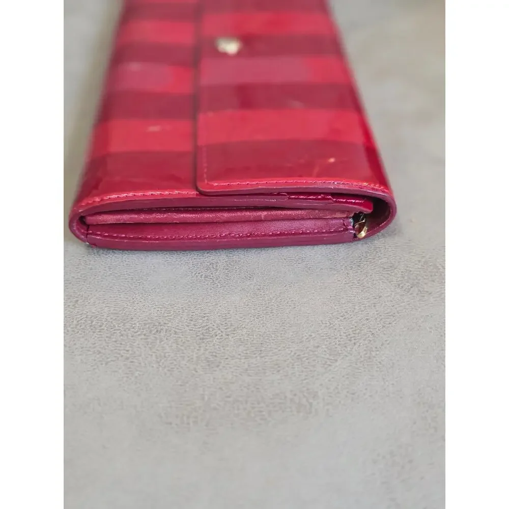 Louis Vuitton Vernis Rayures Sarah Wallet in Red Striped Patent Leather - Picture 5 of 15